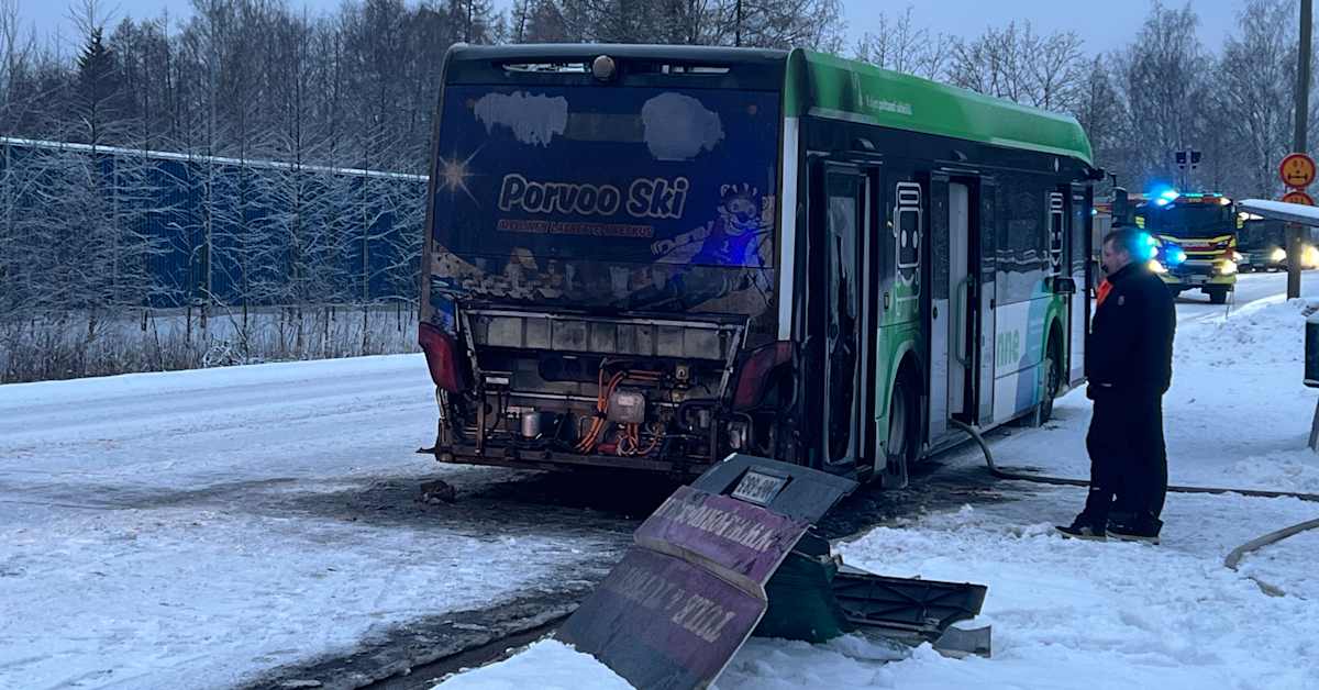 Sähköbussi syttyi palamaan kesken ajon Kotkassa – kyydissä 40 matkustajaa | Kymenlaakso