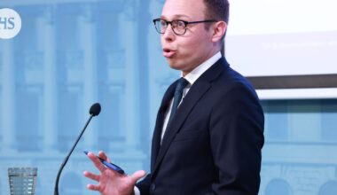 Työministeri Marttinen: Jatkossa määräaikaiseksi voisi palkata ilman perusteluja