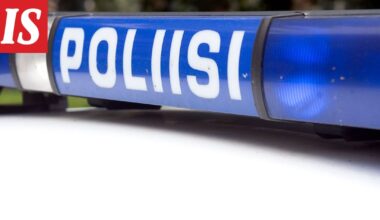Erikoinen keskeytys bussimatkalle Jyväskylässä – poliisi ryntäsi aseiden kanssa sisään
