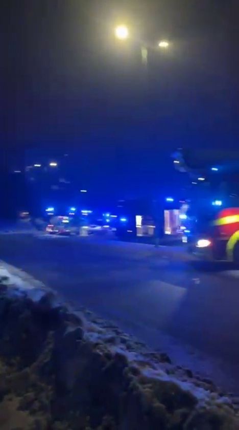 Paikalla oli useita pelastuslaitoksen yksiköitä.