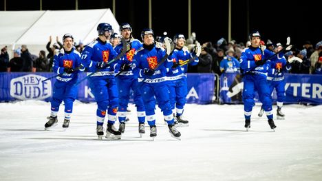 Suomi voitti alkulohkon ja kohtaa välierässä Yhdysvallat.