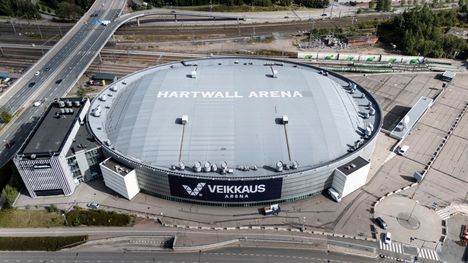 Veikkaus on hankkinut nimiinsä Pasilassa sijaitsevan monitoimiareenan, entisen Hartwall-areenan. Entinen nimi vielä hallin katossa elokuussa 2025 otetussa kuvassa.