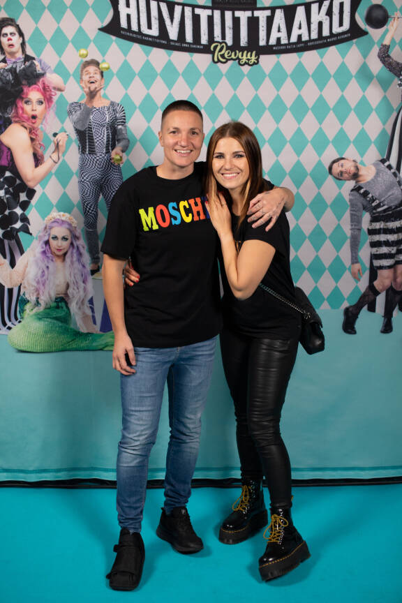 Elina Gustafssonin ja Ansku Bergströmin välit ovat eron jälkeenkin ilmeisen hyvät.