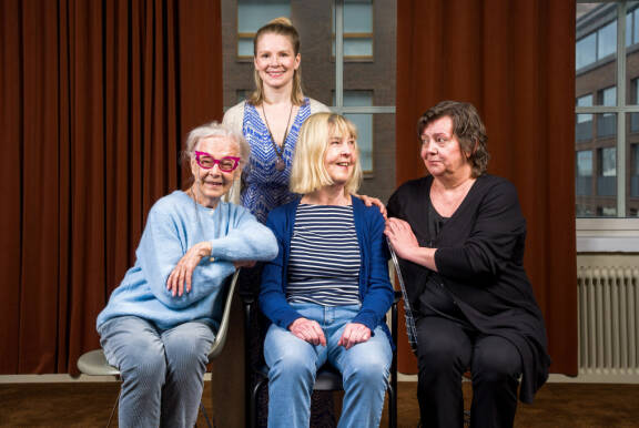 Teräsleidien jatko-osassa näyttelevät Seela Sella, Leena Uotila ja Sanna-Kaisa Palo. Ensimmäisen tapaan kyseessä on Pamela Tolan ohjaus.