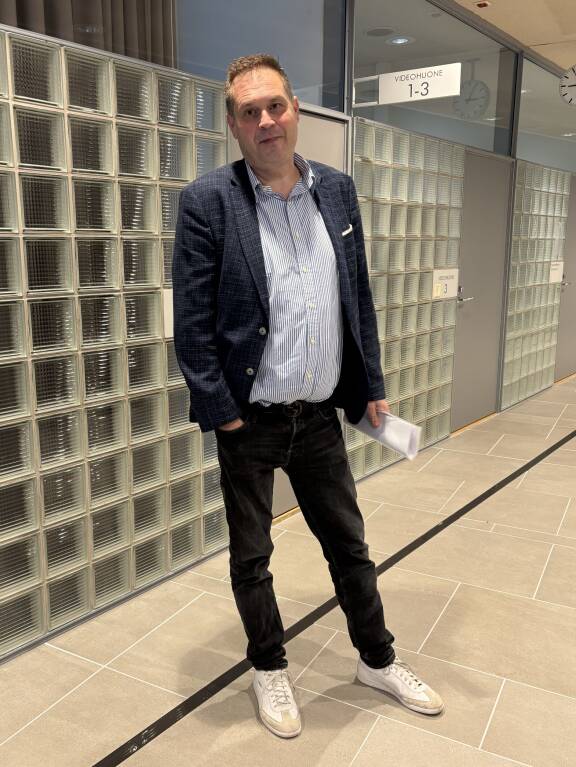 10.09.2025 Varsinais-Suomen käräjäoikeus Jethro Rostedt Oikeudessa. Seiska/Johanna Hintikka