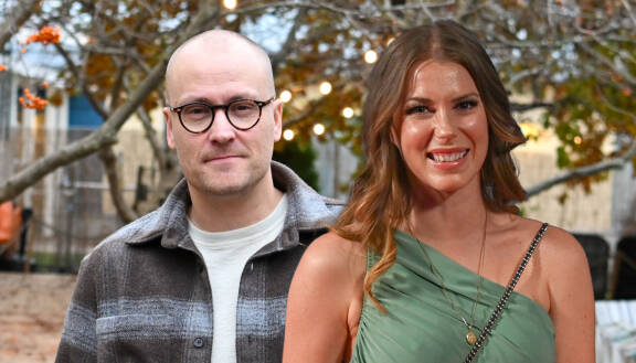 Kuvassa nähdään juontajapariskunta Heikki ja Marita Paasonen.