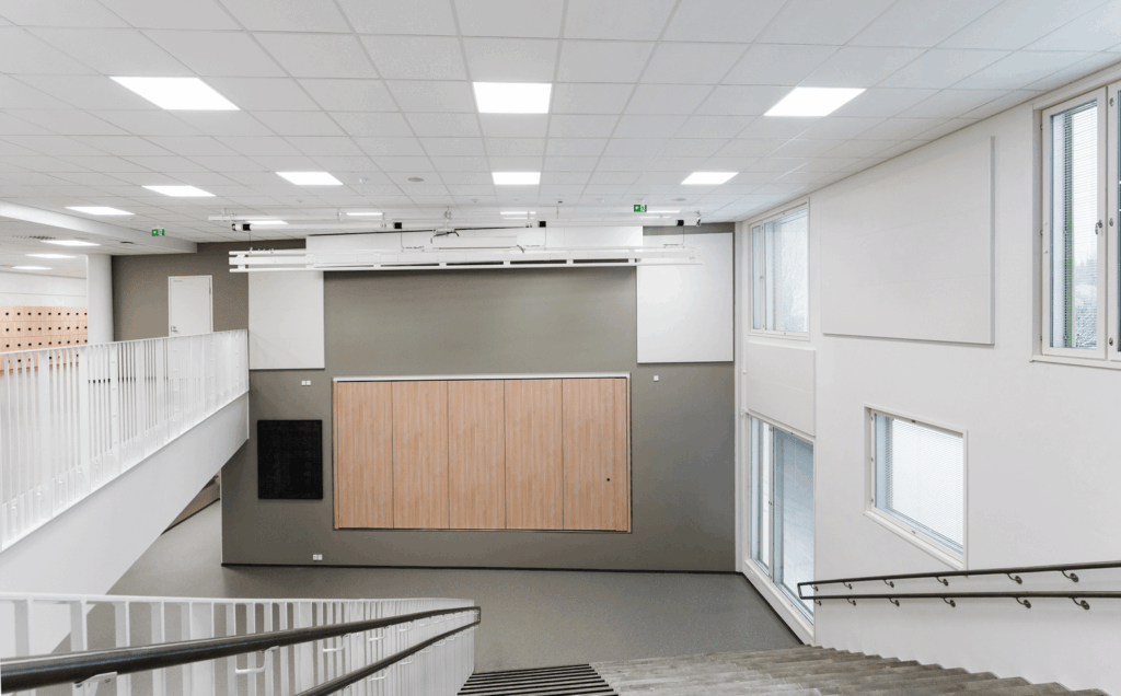 Näkymä portailta aulatilaan.