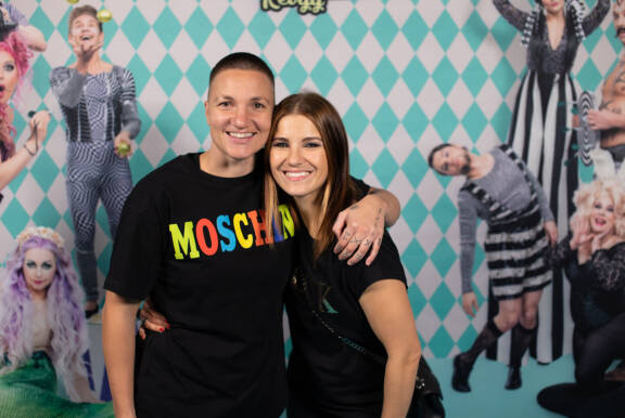 Elina ja Ansku hehkuttivat suhdettaan estoitta.