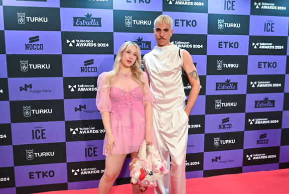 Valtteri viime vuoden Tubecon-tapahtumassa Pinja Potasevin kanssa.