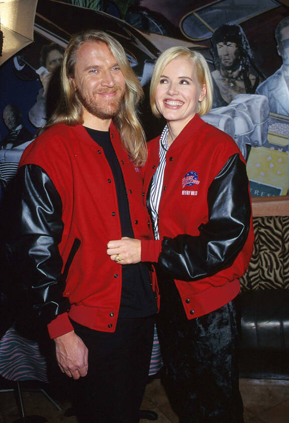 Rennylle pitkä tukka oli aikanaan pyhä asia. Geena vaalensi ja leikkasi omansa roolia varten.