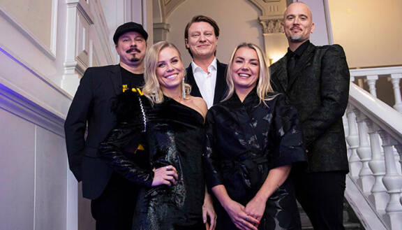 Clarissa Hedman (eturivi oik.) voitti Diili-kilpailun vuonna 2022. Nyt takana on yksi konkurssi, mutta usko tulevaan on silti luja.