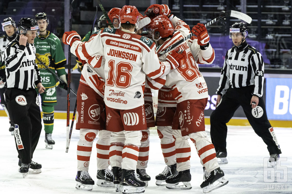 Vaasalaisseura tyhjenee nyt melkoisella vauhdilla.