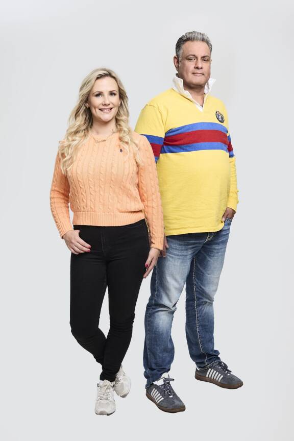 Vaikka Sami antaa itsestään helposti ulospäinsuuntautuneen kuvan, hän myöntää olevansa todellisuudessa ujo jännittäjä. Charlotte on tottunut esiintymään sosiaalisessa mediassa, sillä hän kampanjoi siellä usein kauneushoitolaansa.