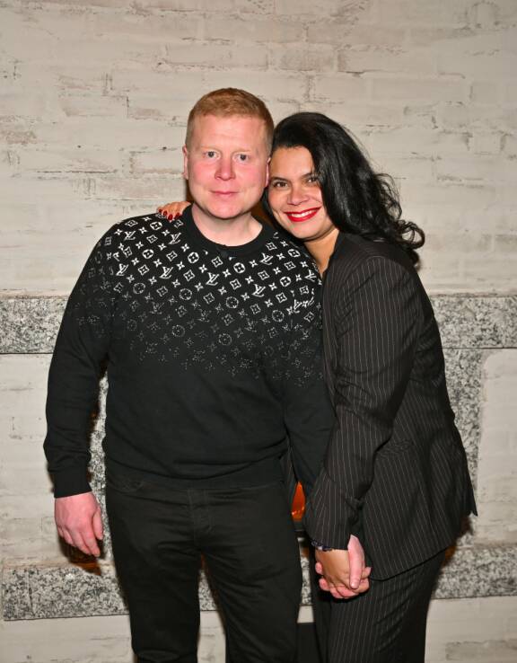 Sampo ja Minttu seisovat toistensa rinnalla.