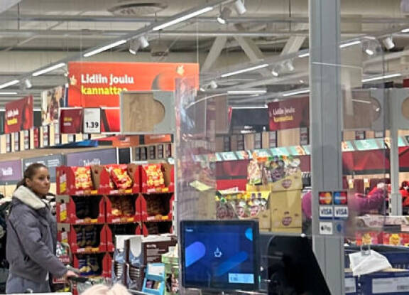 Karita vaikutti olevan lukijan mukaan hyvin keskittynyt omiin ajatuksiinsa.