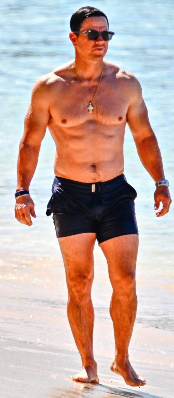 Mark Wahlbergin treenatut reidet kiristävät uikkareita – kuvat!