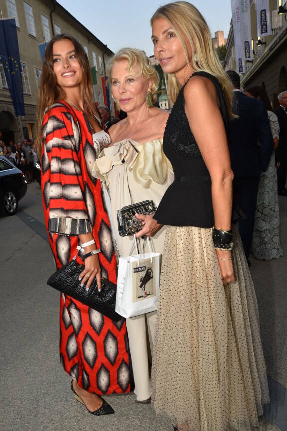 Milana, Eva O'Neill ja Natascha Salzburg-festivaaleilla vuonna 2021.