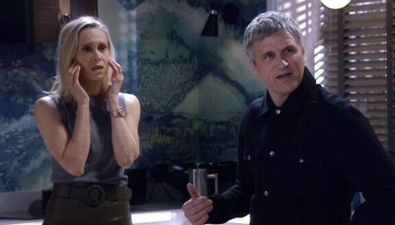 Rybyä huolestuttaa, että hän jää kiinni.