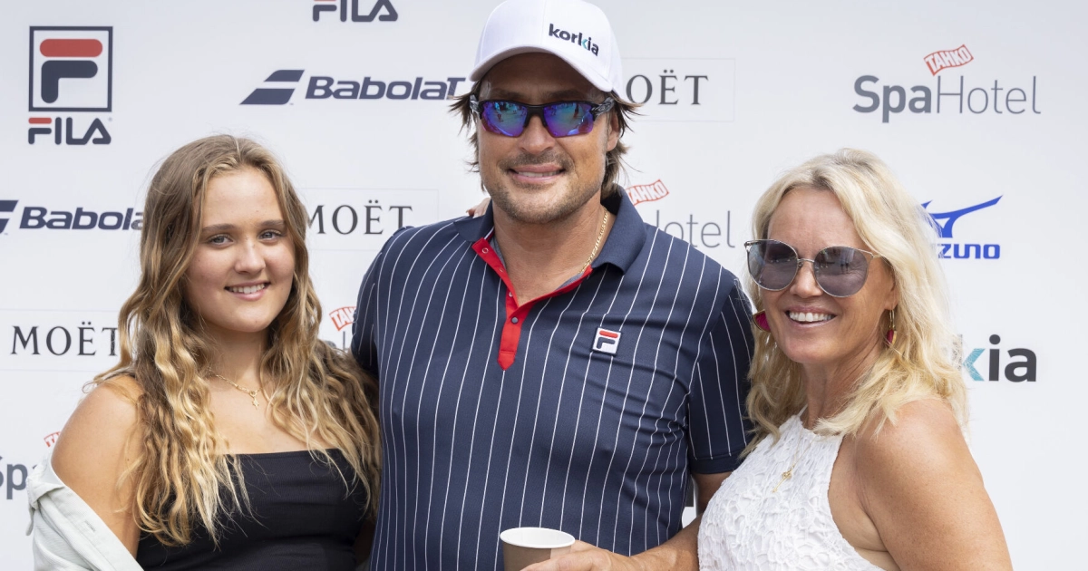 Sirpa Selänteen harvinainen joulupäivitys: Koko perhe koolla Suomessa