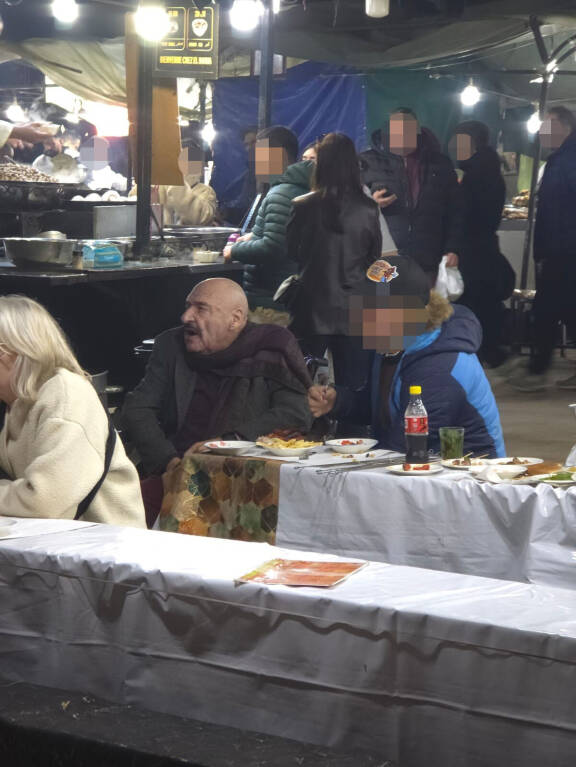 Remu vaikutti kuuntelevan erittäin tarkoin paikallista musiikkia.