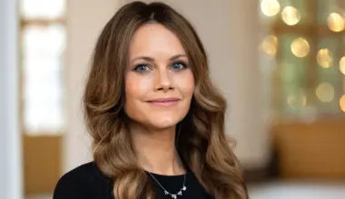 Prinsessa Sofia ja prinssi Carl Philip ilahduttivat poliiseja - kuninkaallinen hittivaate esillä