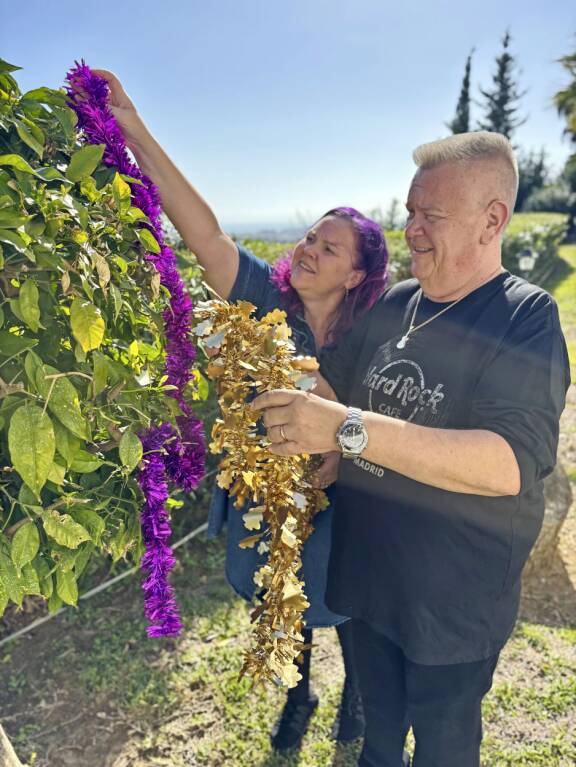 Heli ja Aki toivat joulutunnelmaa Suomesta.