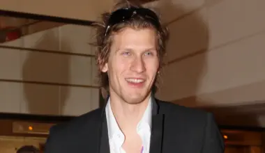 Jääkiekkoilija Niko Hovinen ja Susanna Ilo: Salahäät ja vauva tulossa!