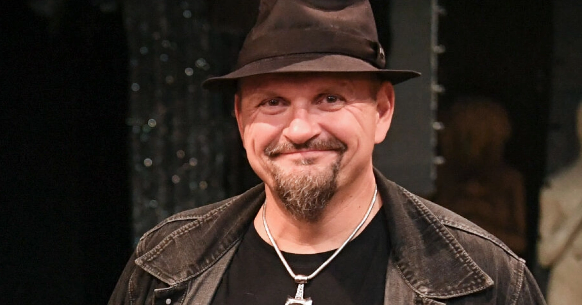 Klamydian Vesku Jokinen ja toimittajarakas: Rakkaus roihuaa lemmenlomalla