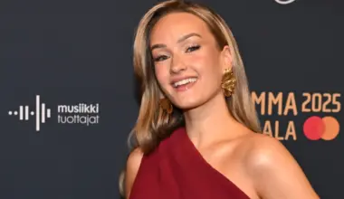 Nelli Matulan upeat yllätyssynttärit: Ilotulituksia ja glamouria johon harvalla kolmikymppisellä on varaa