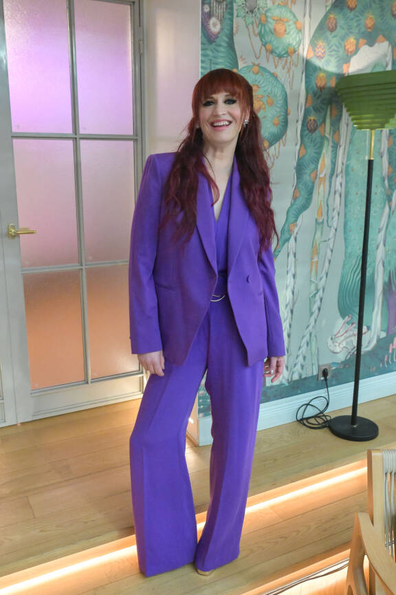 Maija on pitkään ollut tummatukkainen. Jopa omalla äidillä oli tottumista uuteen tyyliin.