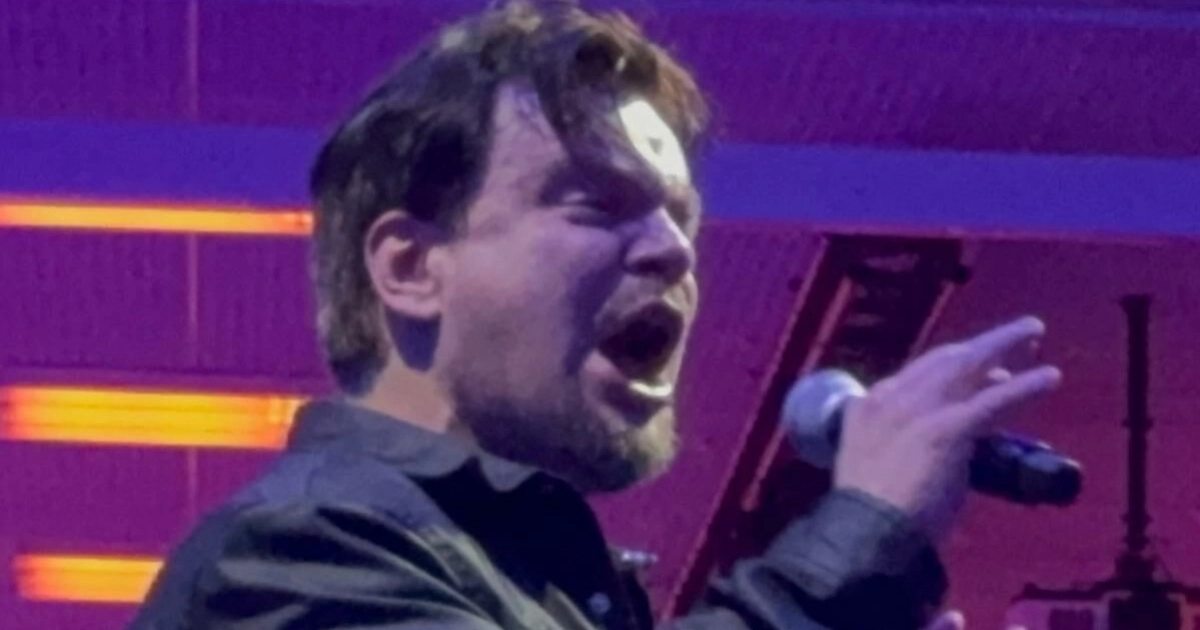 Ismo Leikola yllätti yleisön laulamalla Metallicaa - katso huima video!