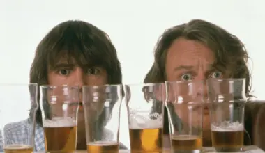 Huonosti käyttäytyvät miehet: Martin Clunes ja Neil Morrissey palaavat ruutuun matkailuohjelmassa