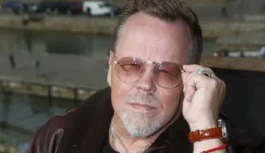 Nipa Neumannin poika Misha aloitti varusmiespalveluksen – katso harvinainen kuva