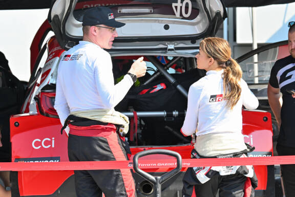 Jari-Matti Latvala ylsi saavutuksiin Janni kartturinaan.