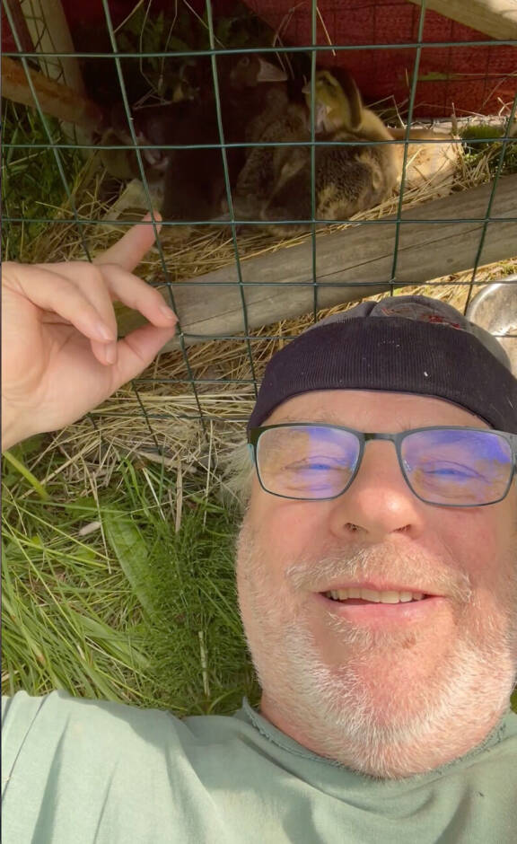 Karin eläkepäiviin on kuulunut muun muassa ankkojen hoitoa.