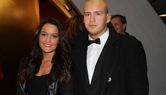 Venla Savikuja ja Markku Pulli vuodden 2012 James Bond Skyfall -elokuvan kutsuvierasensi-illassa.