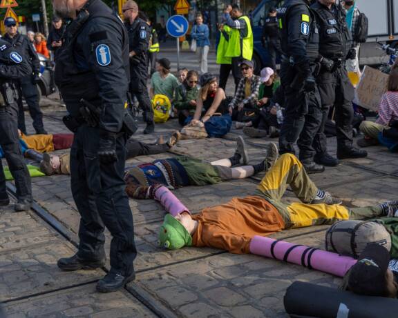 Elokapinan manööverit ovat herättäneet ihmisissä suuria tunteita.