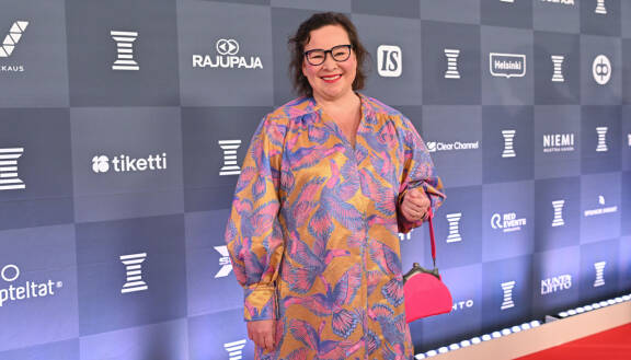 Vihreiden ex-kansanedustaja Rosa Meriläinen on avoimesti tukenut lastaan julkisuudessa tekemään asioita, kuten parhaakseen näkee.