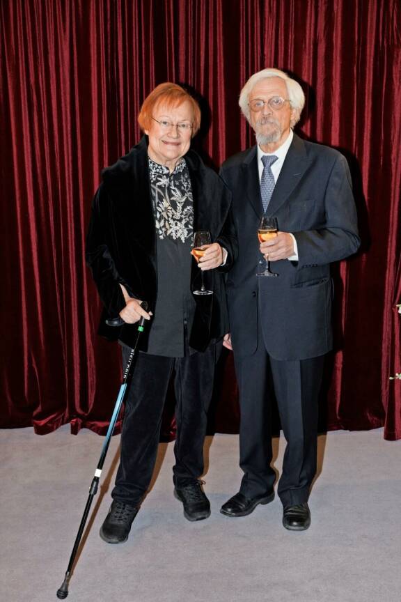 Tarja ja Pentti iloitsevat uudesta perheenjäsenestä.