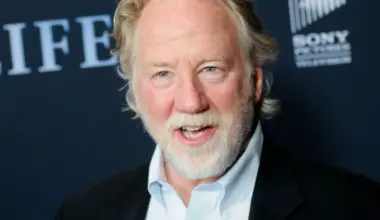 Timothy Busfieldin pidätysmääräys: West Wing -tähteä syytetään lapsen seksuaalisesta hyväksikäytöstä