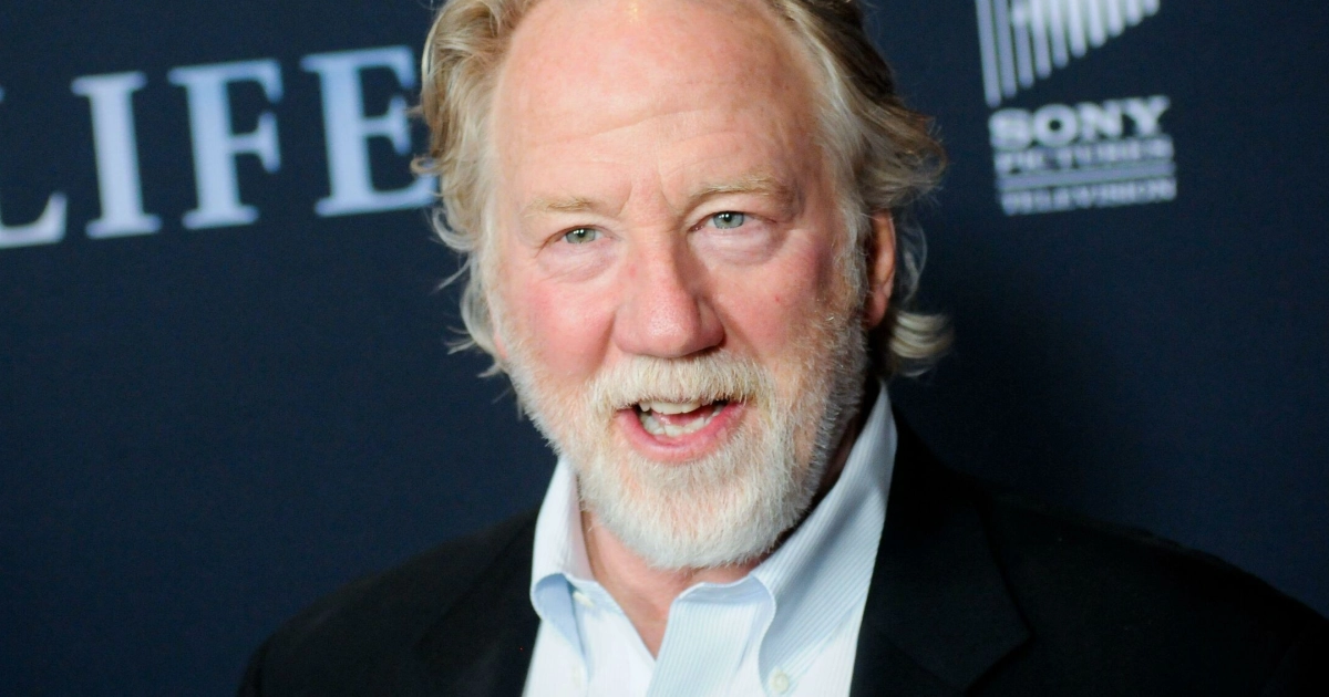 Timothy Busfieldin pidätysmääräys: West Wing -tähteä syytetään lapsen seksuaalisesta hyväksikäytöstä