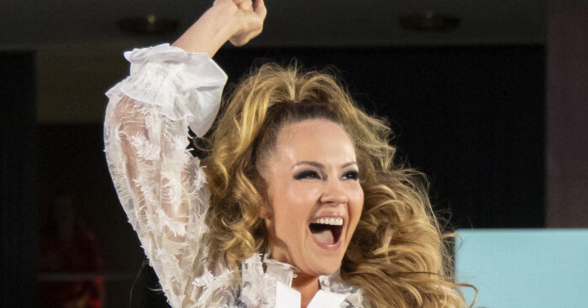 Portion Boysin JaloTiina eli Tiina Forsby ja puoliso sekä bändkikaveri Mikael Forsby Balilla: Yöperformanssi ja luksusta