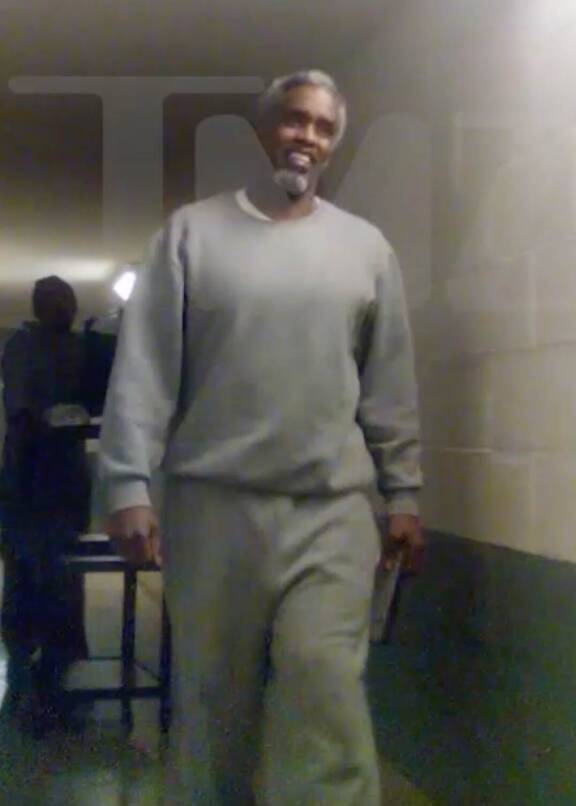 Joulukuussa julki tulivat uudet videot vankilassa lusivasta Diddystä. Harmaahapsista räppäriä ei ole enää tunnistaa.