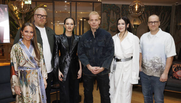 The Voice of Finlandin kevään 2026 tähtivalmentajina ovat Arttu Wiskari, Sanni, Elastinen ja Jenni Vartiainen. Juontajina jatkavat Jaana Pelkonen ja Heikki Paasonen. Atte Kajova