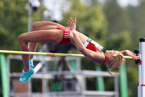Ella Mikkola on korkeushypyn Suomen mestari.