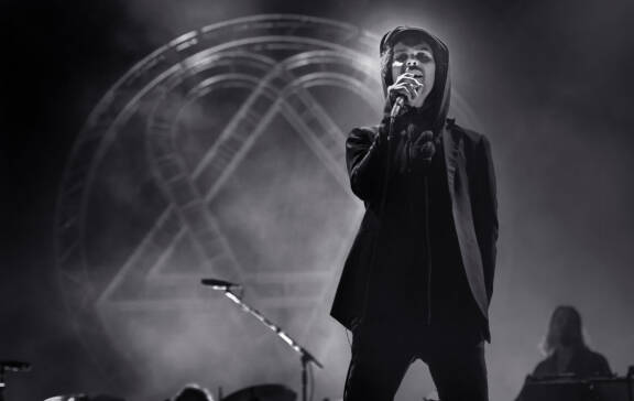 Vuonna 2017 Ville Valo esiintyi kyläkauppias Vesa Keskisen viisikymppisillä Tuurissa.