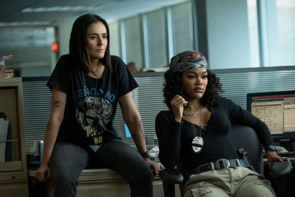 Catalina Sandino Moreno ja Teyana Taylor elokuvassa The Rip.