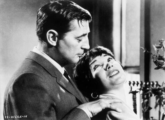 Robert Mitchum, Shirley MacLaine, Kaksi kiikkulaudalla, 1963.
