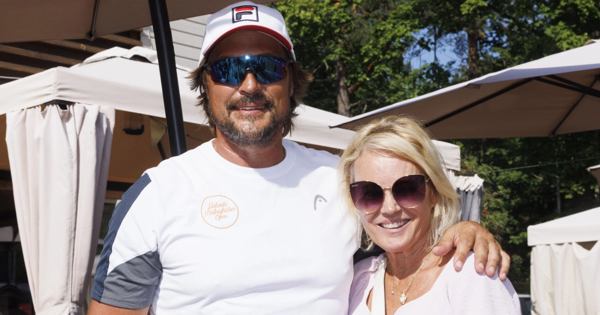 Teemu ja Sirpa Selänne kävivät autohuutokaupassa