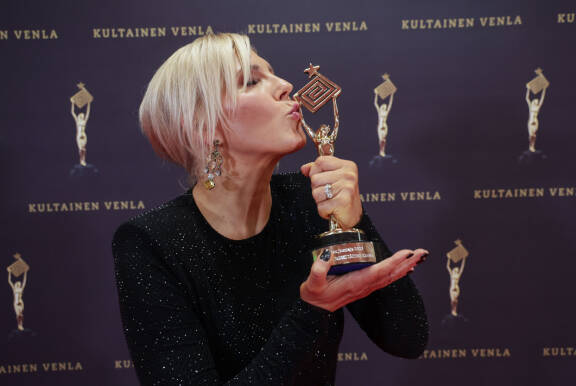 Vappu palkittiin Vuoden juontajana Kultainen Venla -gaalassa 23. tammikuuta.